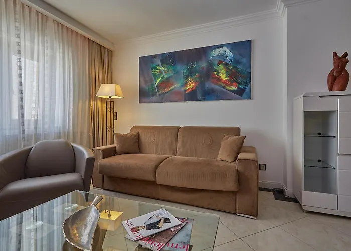 The Queen Luxury Apartments - Villa Cortina